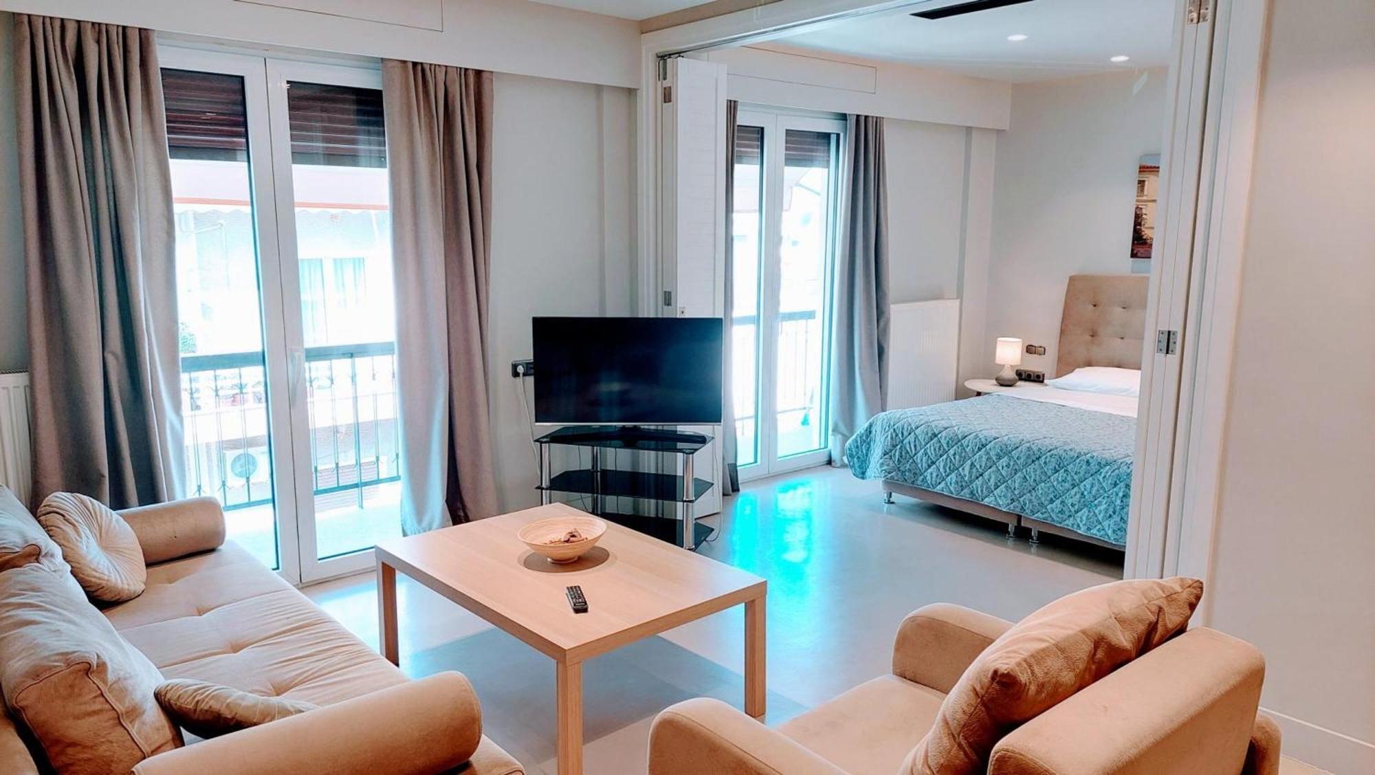 Luxurious Minimal Apartment In Acropolis Афіни Екстер'єр фото